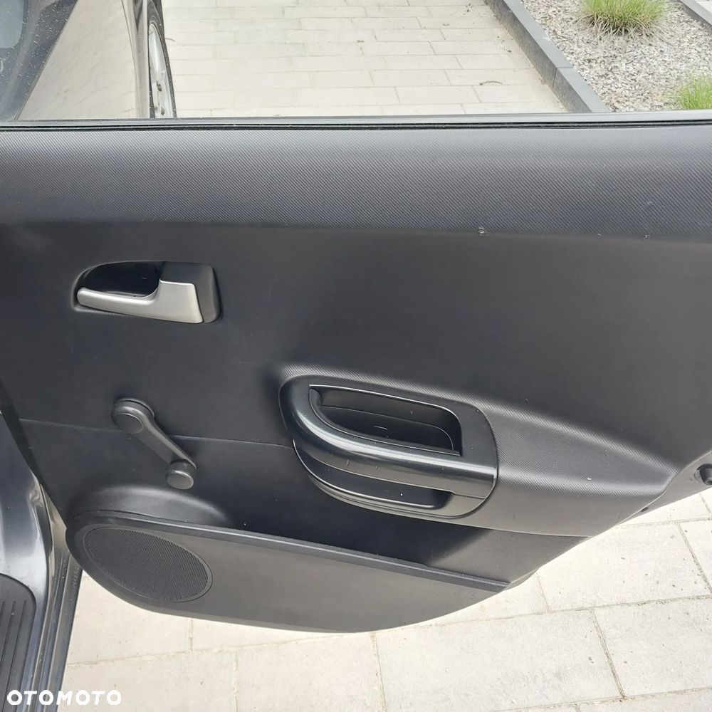 Kia Ceed - 13