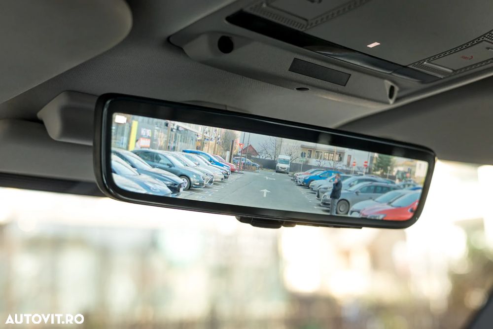 Land Rover Defender 110 2.0L D240 SE - 24