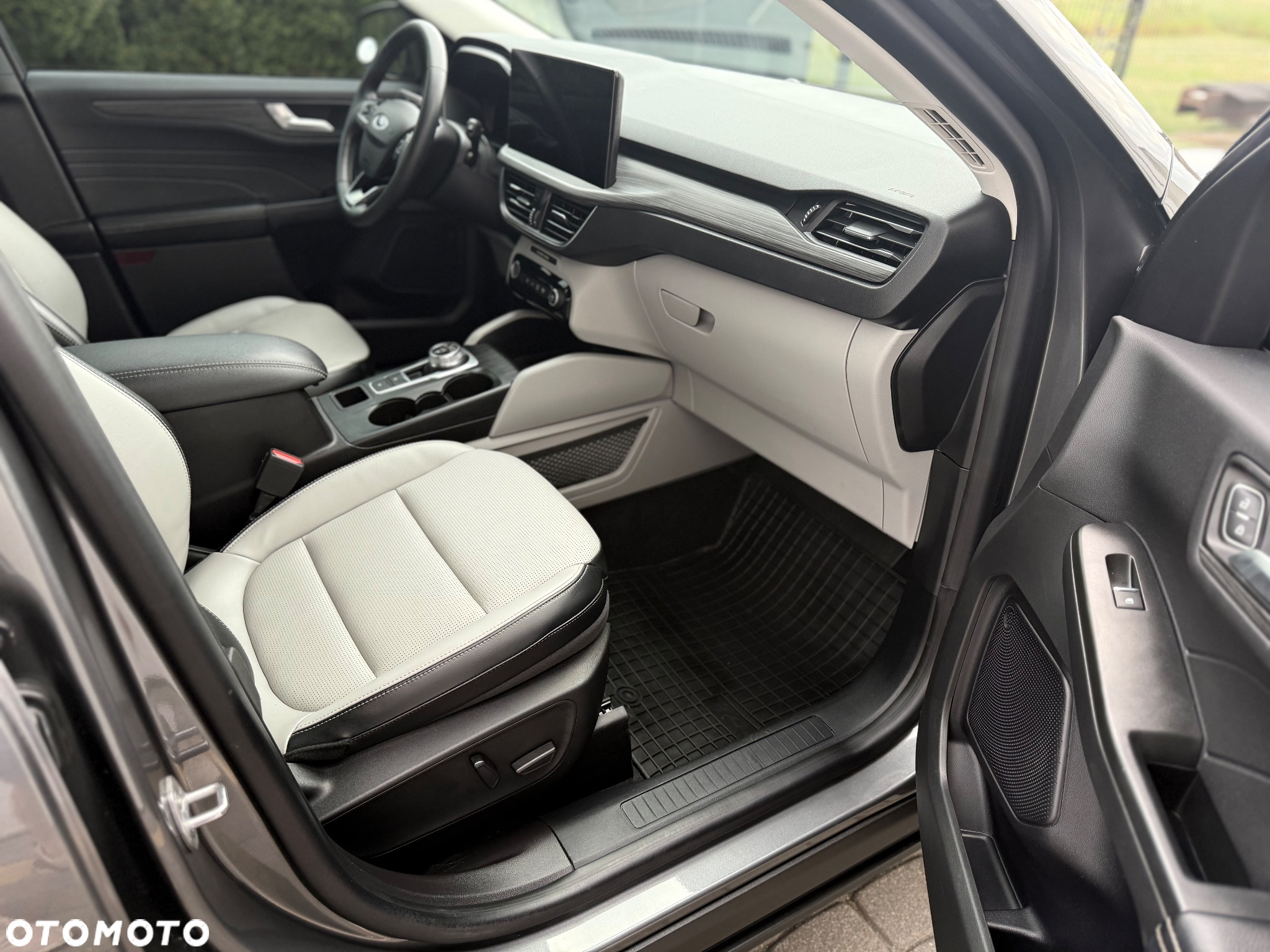 Ford Kuga - 12