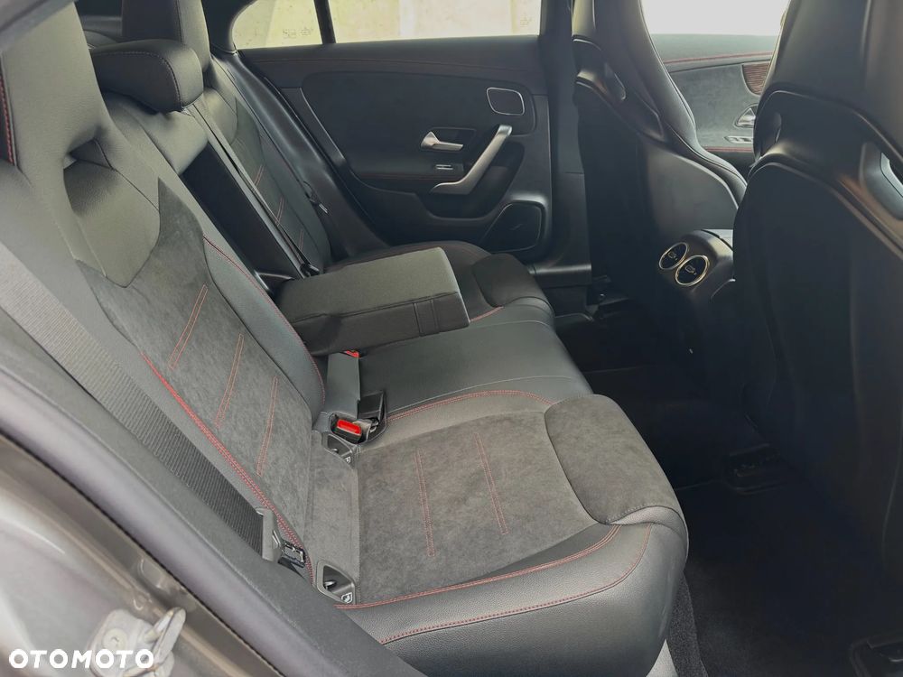 Mercedes-Benz CLA AMG 45 S 4-Matic+ 8G-DCT - 17