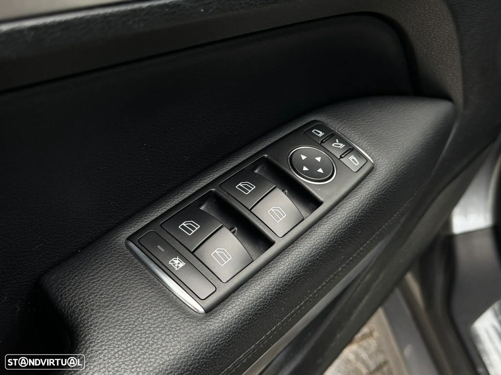 Mercedes-Benz E 220 CDI DPF BlueEFFICIENCY 7G-TRONIC Avantgarde - 19