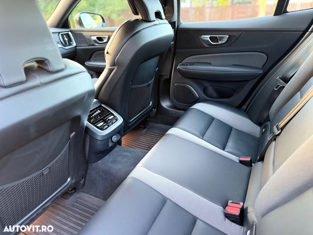 Volvo S60 B5 MHEV AT AWD Ultimate Dark - 8