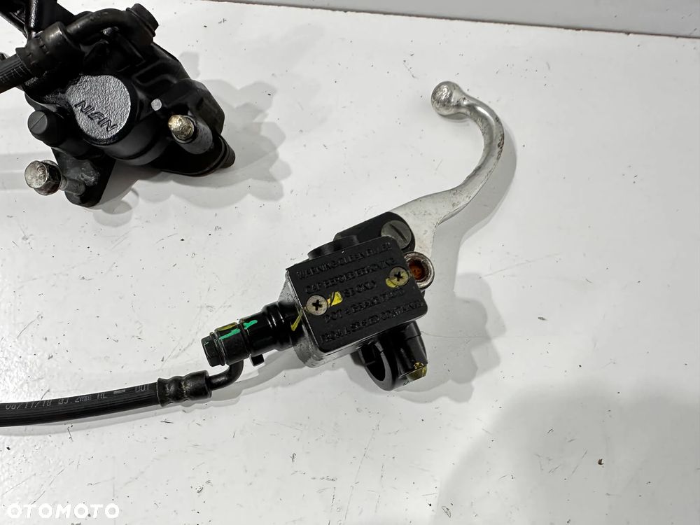 Zacisk pompa przód Piaggio Liberty 50 16-22r. - 5