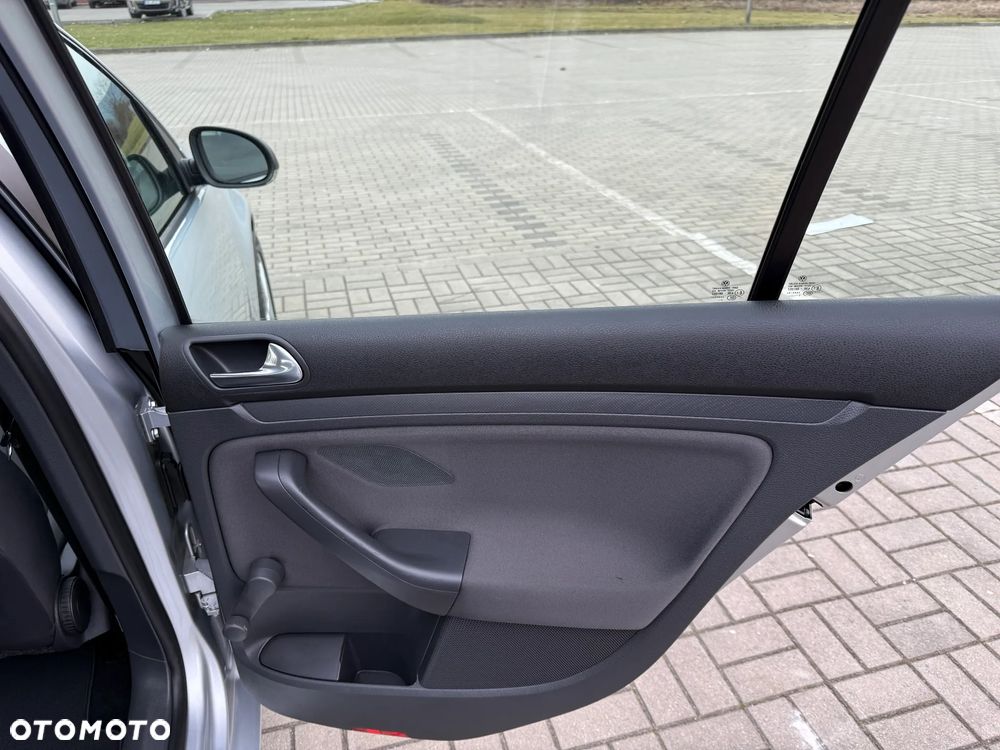 Volkswagen Golf 1.9 TDI DPF Edition BlueMotion - 37