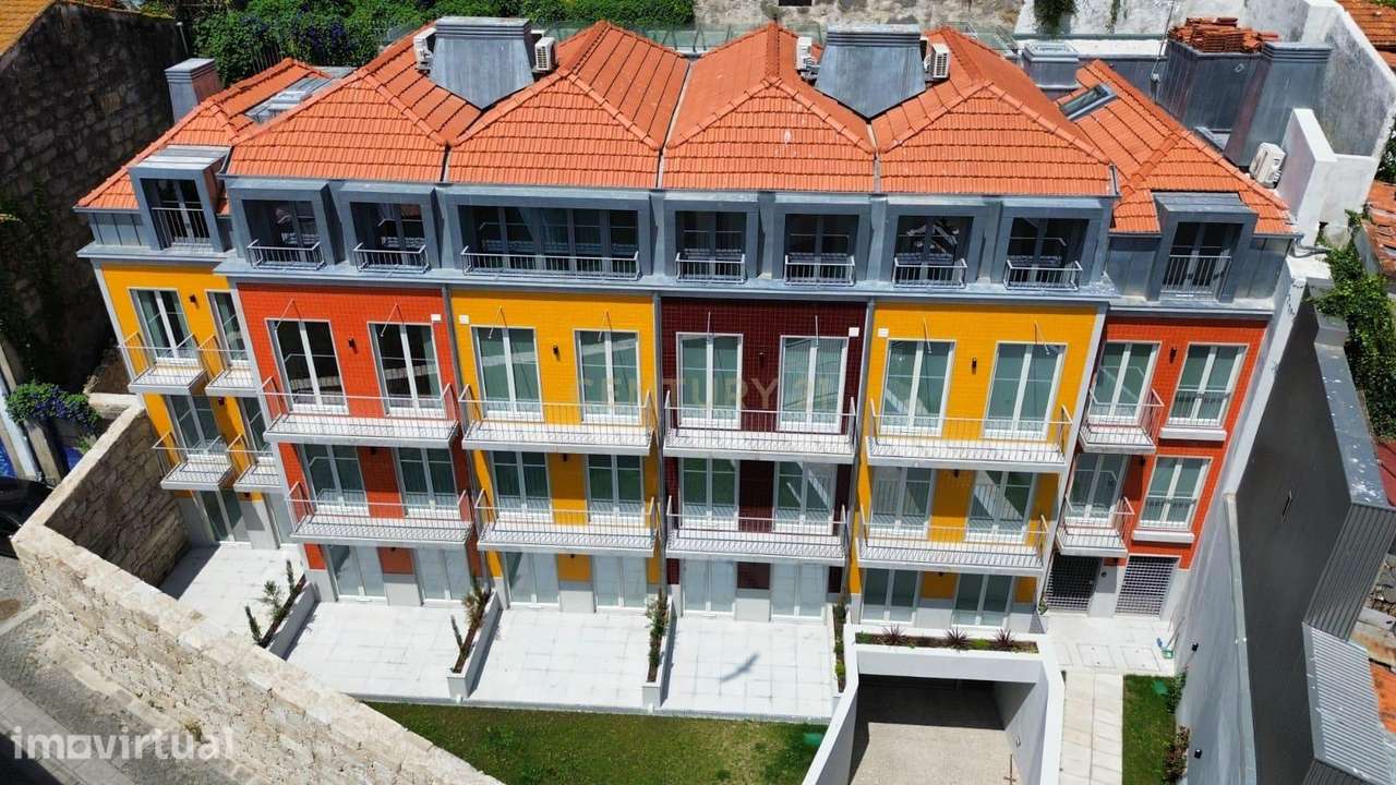 Apartamento T1 em condomínio privado - À Câmara do Porto - Grande imagem: 3/4