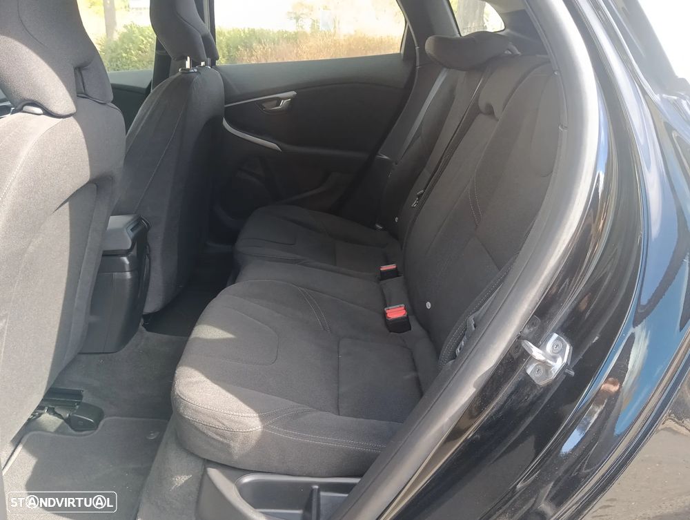Volvo V40 2.0 D2 Momentum Eco - 18