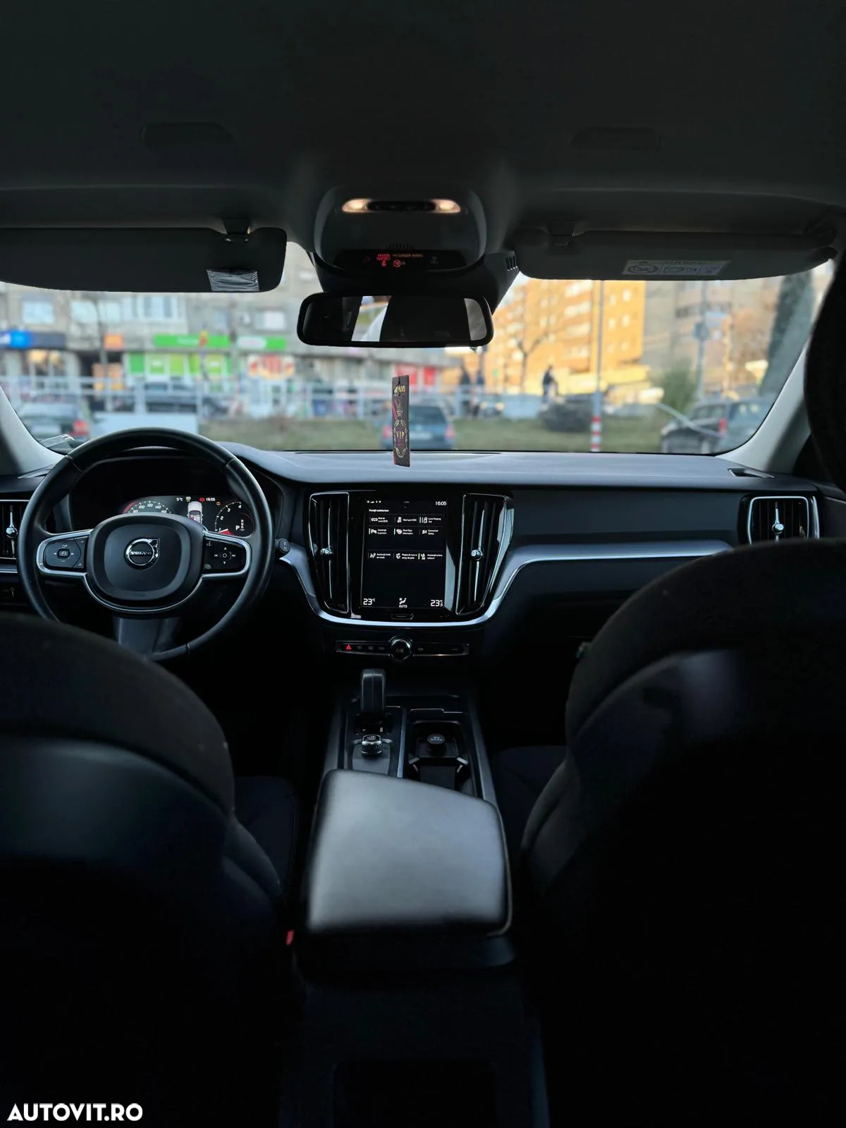 Volvo V60 B3 B DKG Momentum - 20