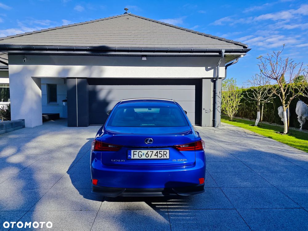Lexus IS 300h F Sport - 4