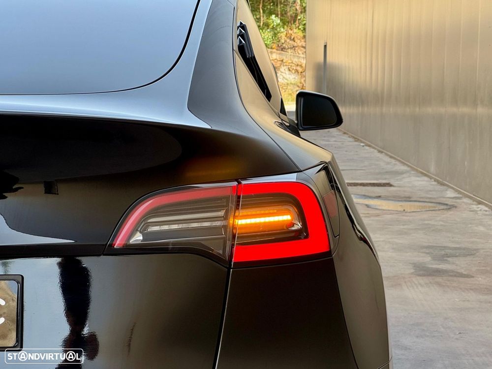 Tesla Model Y Long Range Dual Motor AWD - 39
