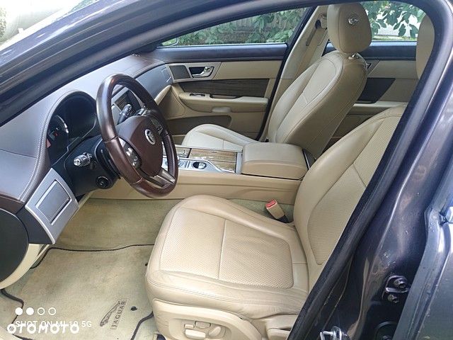 Jaguar XF 3.0 V6 D Luxury - 16
