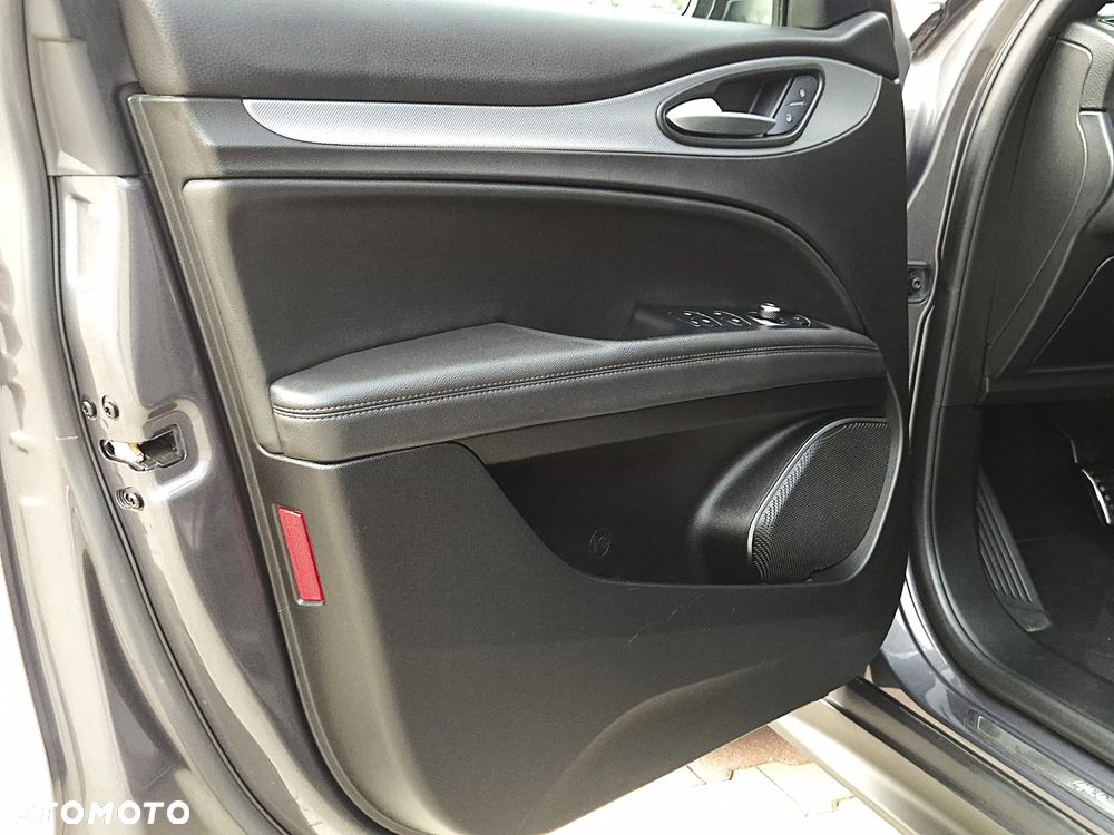 Alfa Romeo Stelvio 2.0 Turbo Sprint Q4 - 13