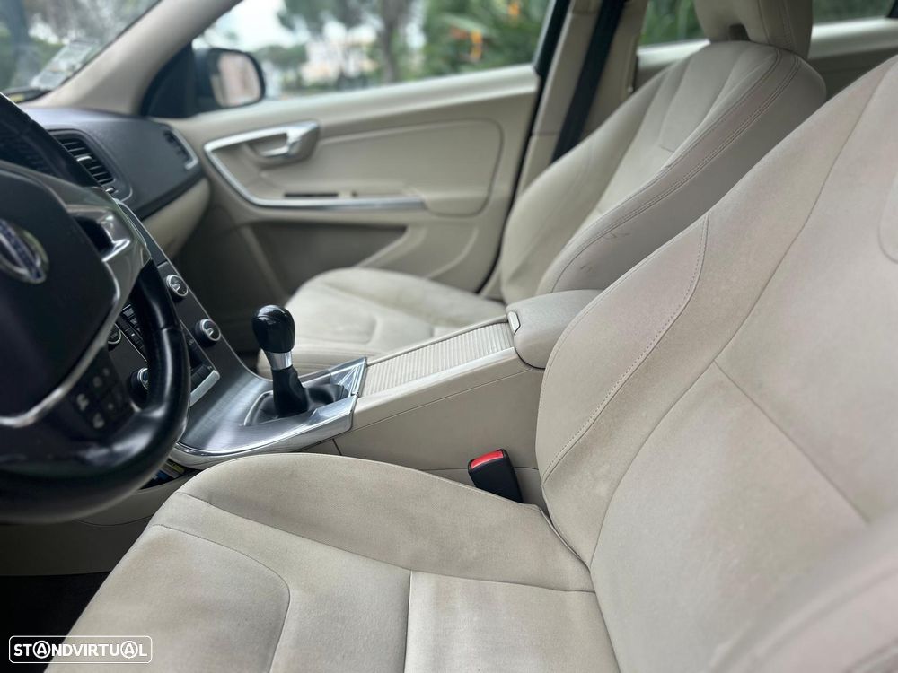 Volvo V60 2.0 D3 Momentum - 5