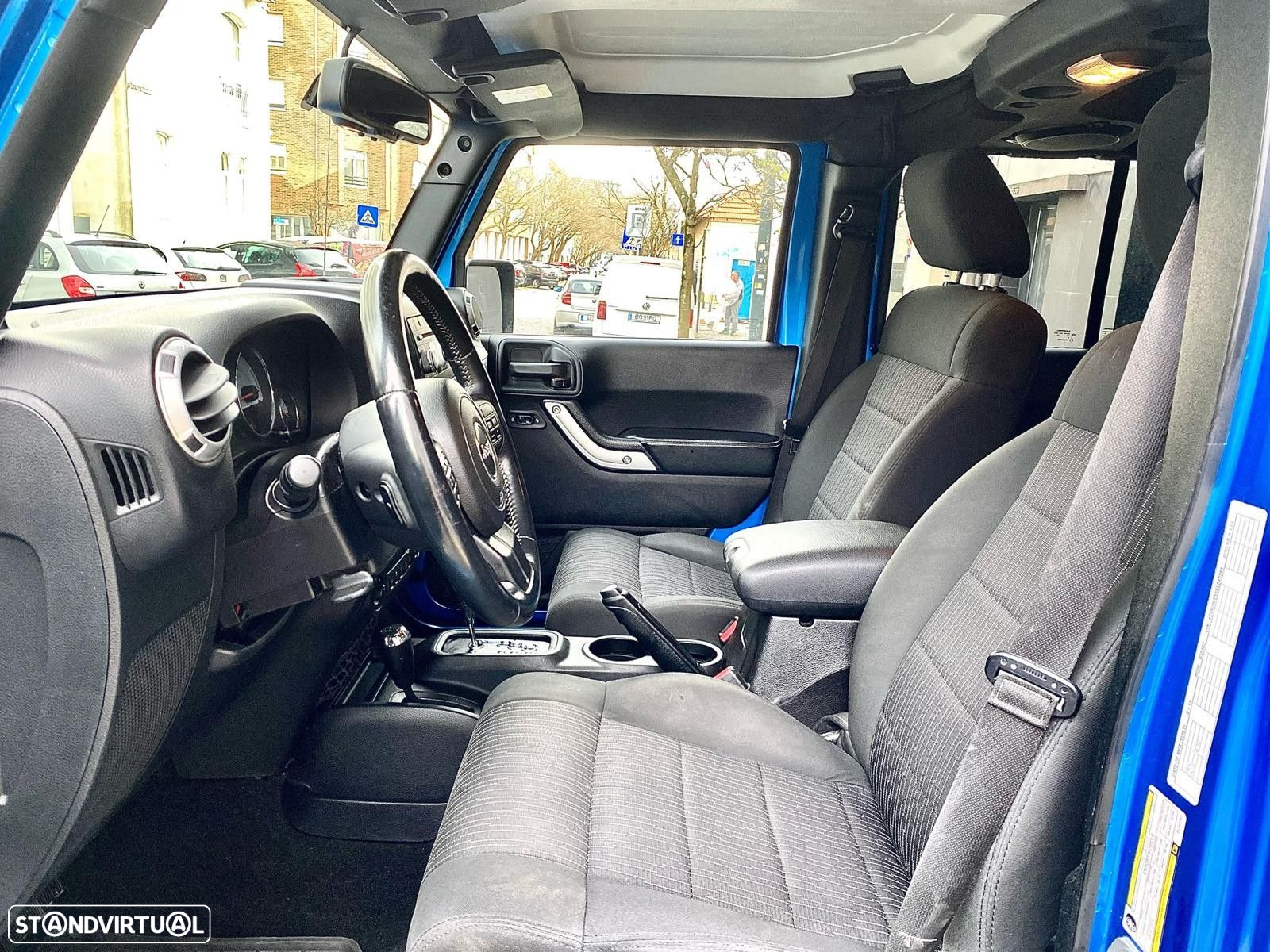 Jeep Wrangler Unlimited Hard-Top 2.8 CRD DPF Auto Polar - 21