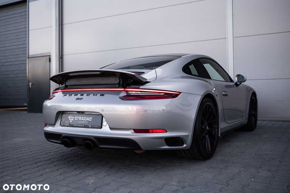 Porsche 911 Carrera 4 GTS PDK - 2