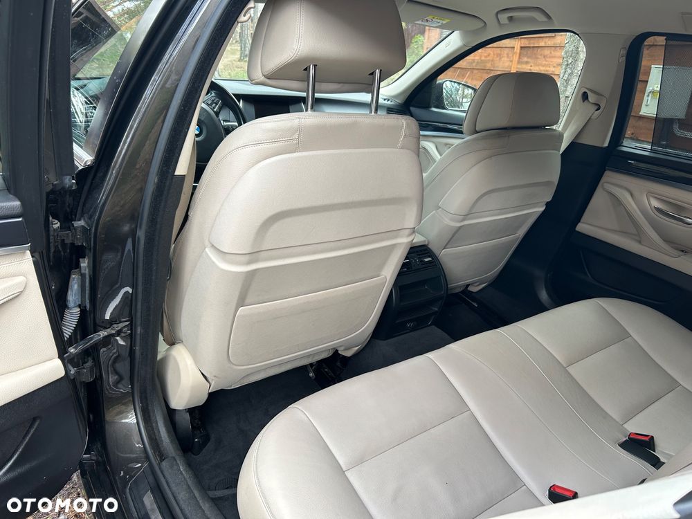 BMW Seria 5 530d xDrive - 7