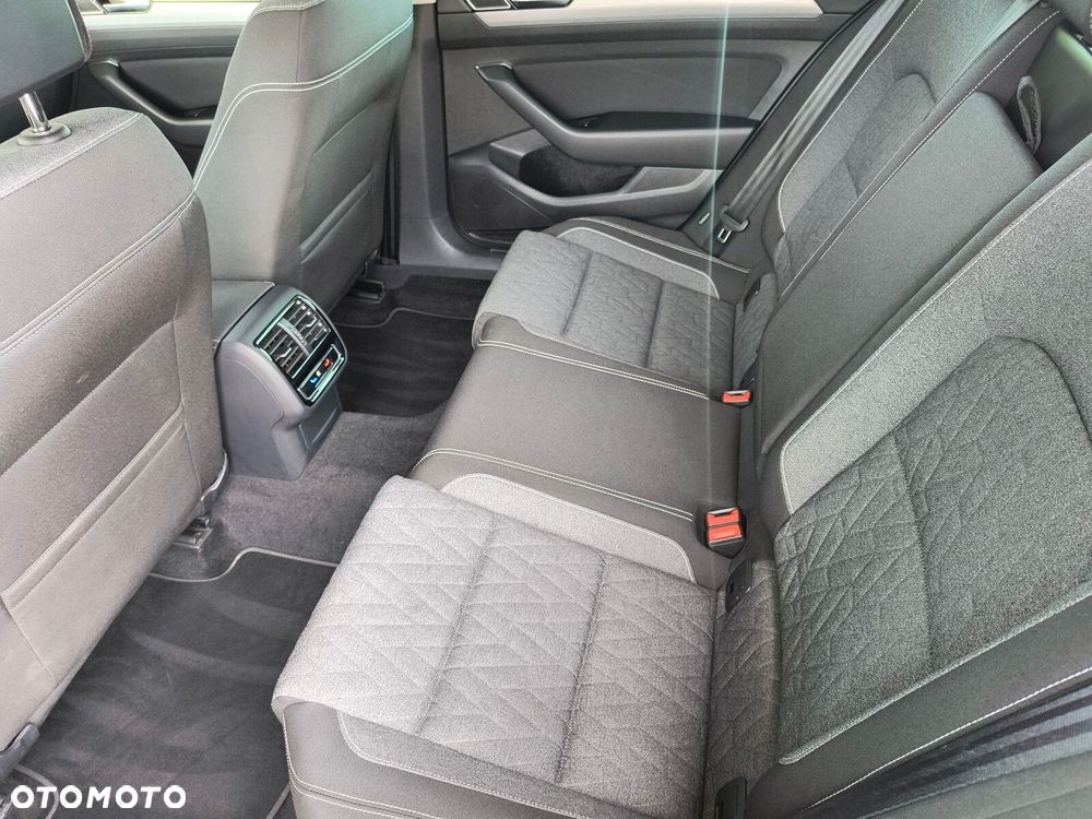 Volkswagen Passat - 13