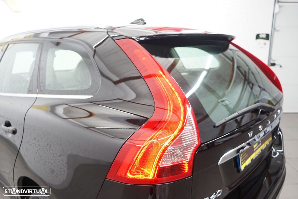 Volvo XC 60 2.0 D3 Momentum Geartronic - 14