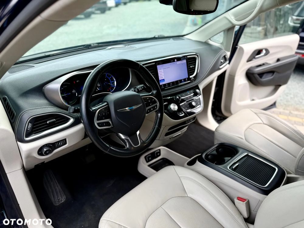 Chrysler Pacifica - 11
