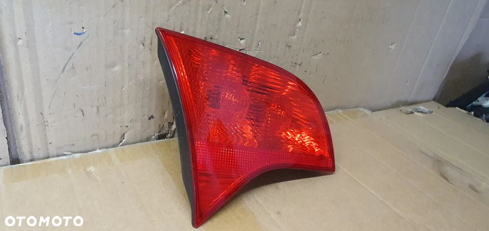 Lampa lewy tył tylna lewa w klapę Audi A4 B7 Kombi 8E9945093 - 3