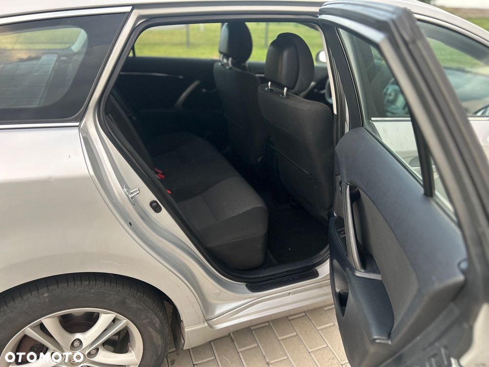Toyota Avensis 2.0 D-4D Comfort - 13