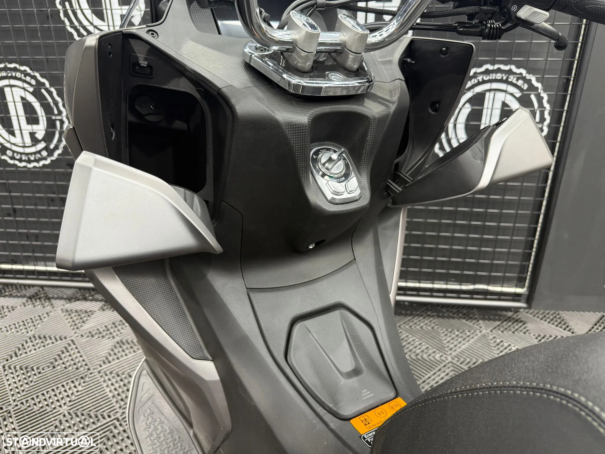 QJ Motor MTX 125 - 9