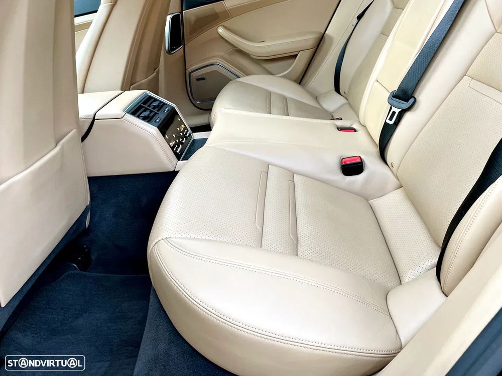 Porsche Panamera Sport Turismo 4 E-Hybrid Edition 10 Anos - 31