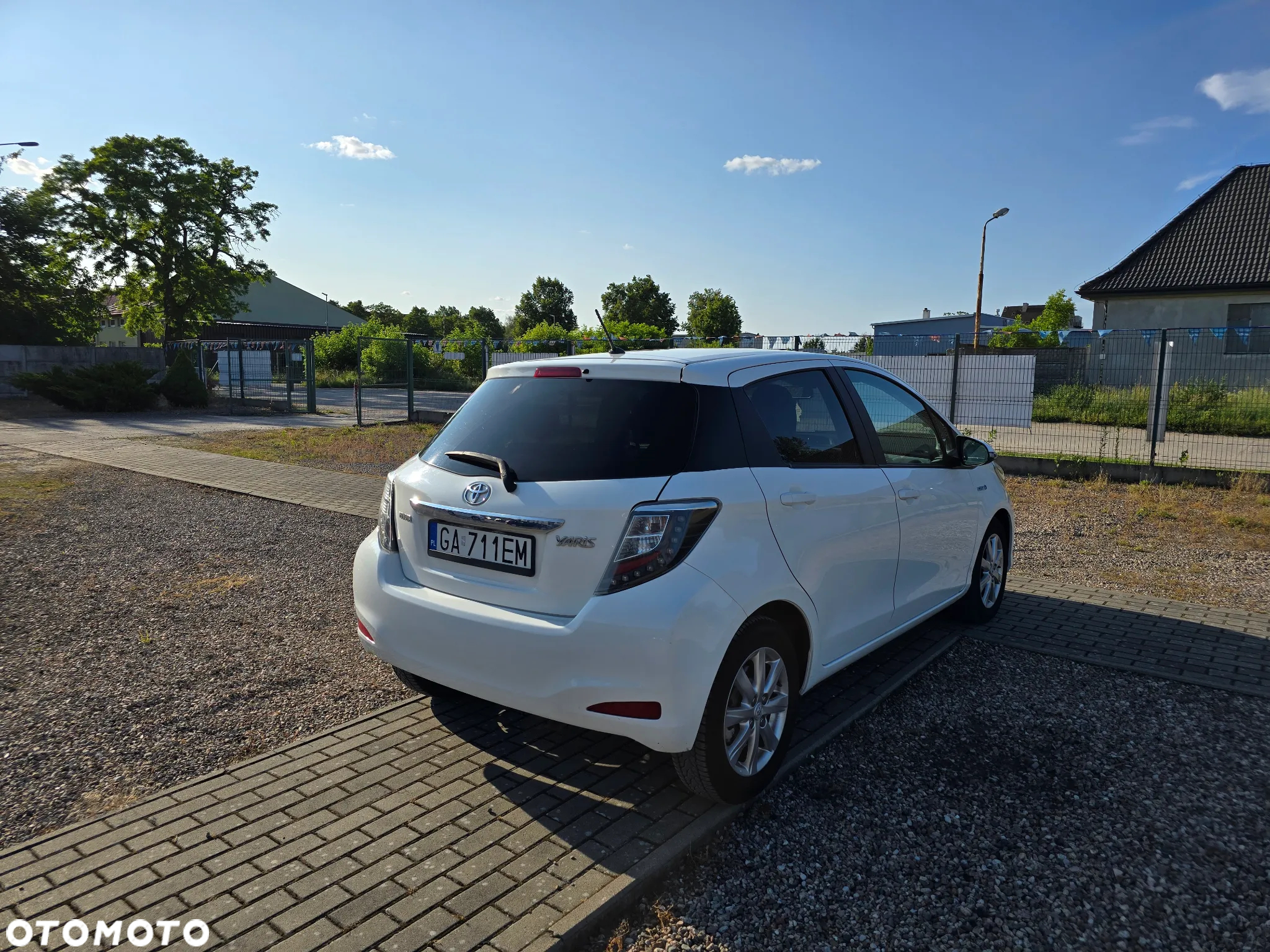 Toyota Yaris Hybrid 100 Premium - 6