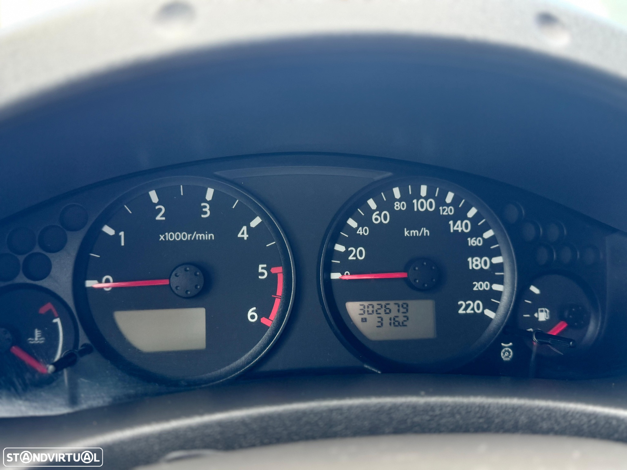 Nissan Navara 2.5 dCi CD Pilot Hi-Tech - 8