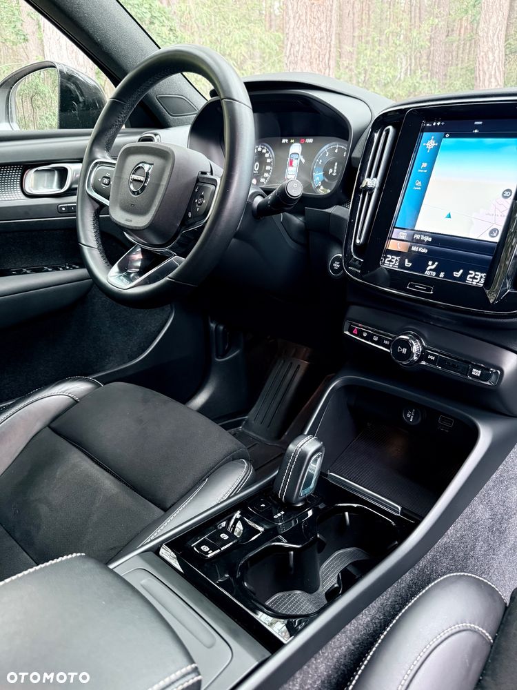 Volvo XC 40 T3 R-Design - 27