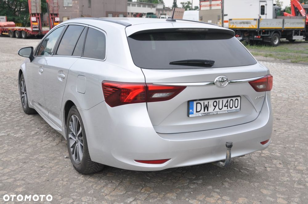 Toyota Avensis 2.0 D-4D Selection - 8