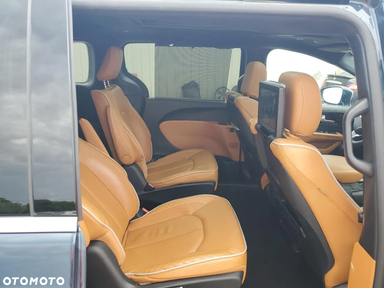 Chrysler Pacifica - 14