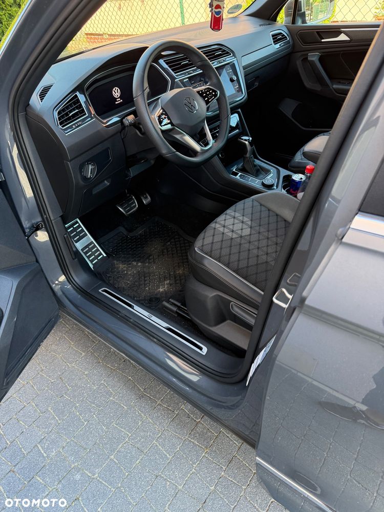 Volkswagen Tiguan 2.0 TDI SCR 4MotION DSG R-Line - 25