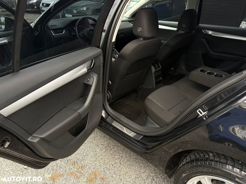 Skoda Octavia Combi 2.0 TDI DSG Premium Edition - 16