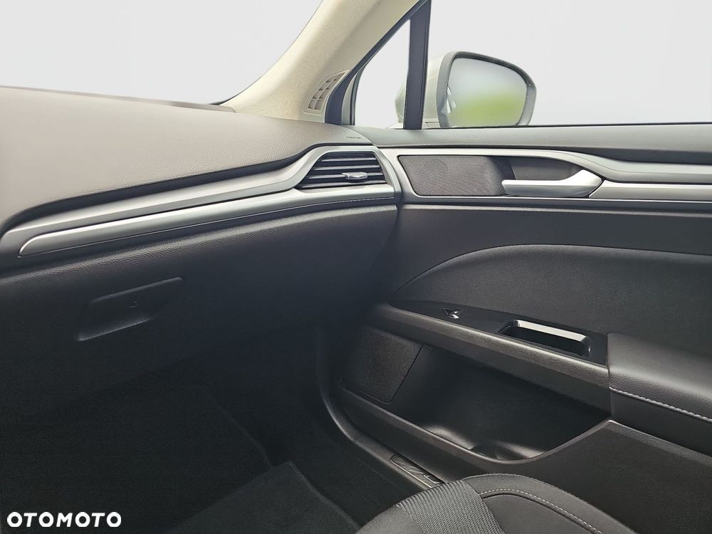 Ford Mondeo - 27