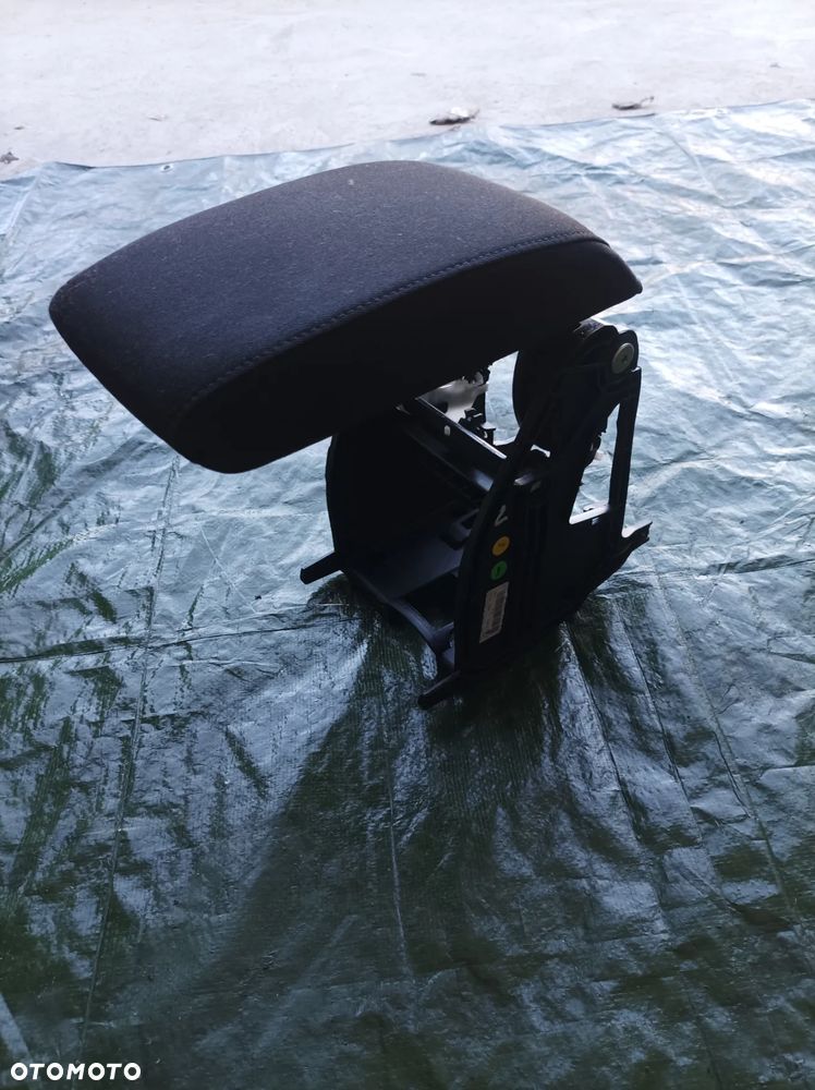 Skoda Octavia III podłokietnik 5E0864207 - 1