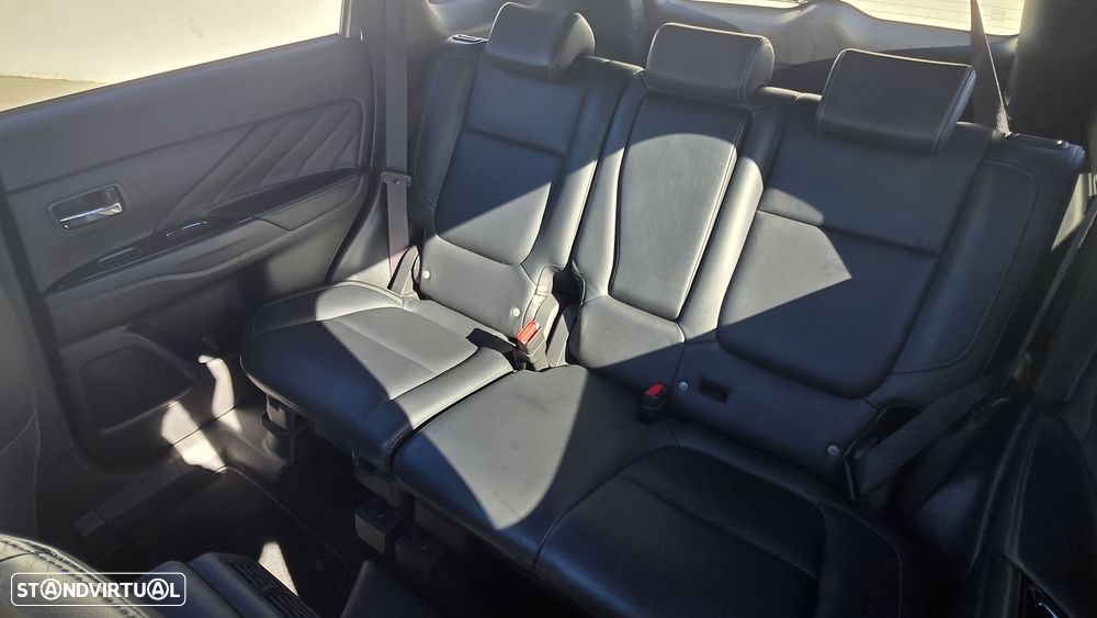 Mitsubishi Outlander - 10