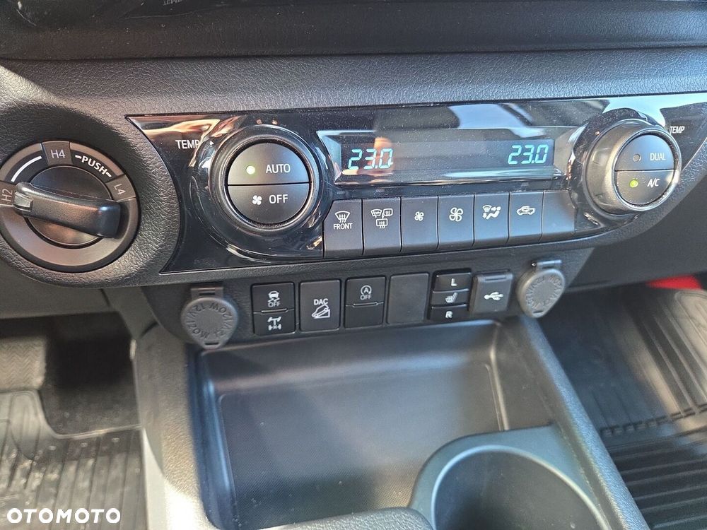 Toyota Hilux 2.8 D-4D mHEV Double Cab Invincible 4x4 - 23