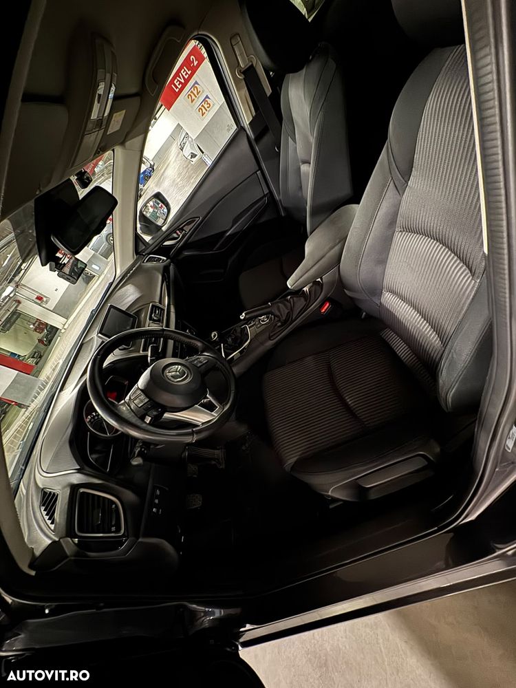 Mazda 3 G120 Revolution - 17