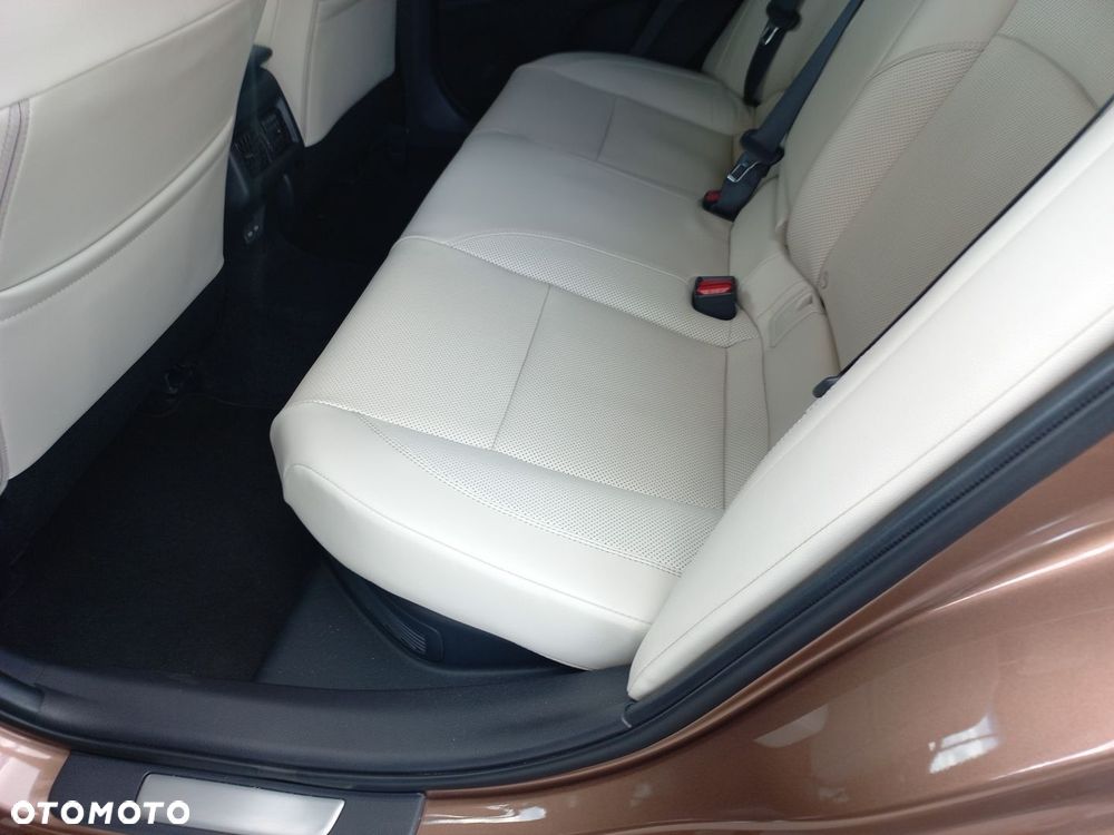 Toyota Camry - 10