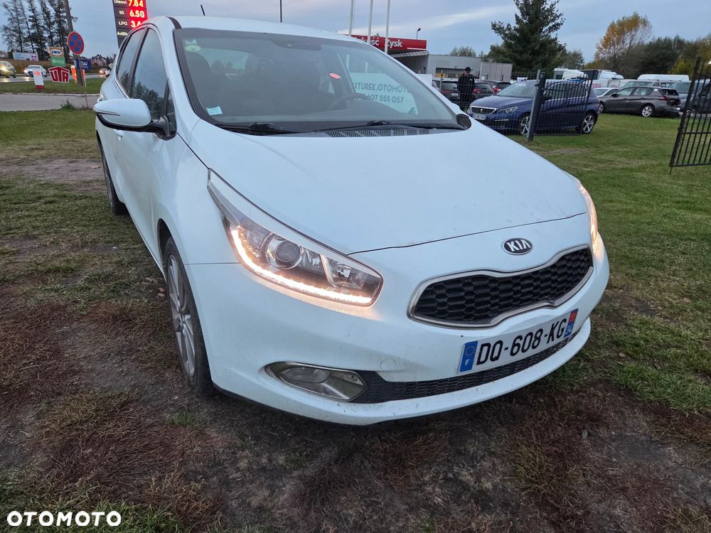 Kia Ceed 1.6 CRDi 128 Dream Team Edition - 8