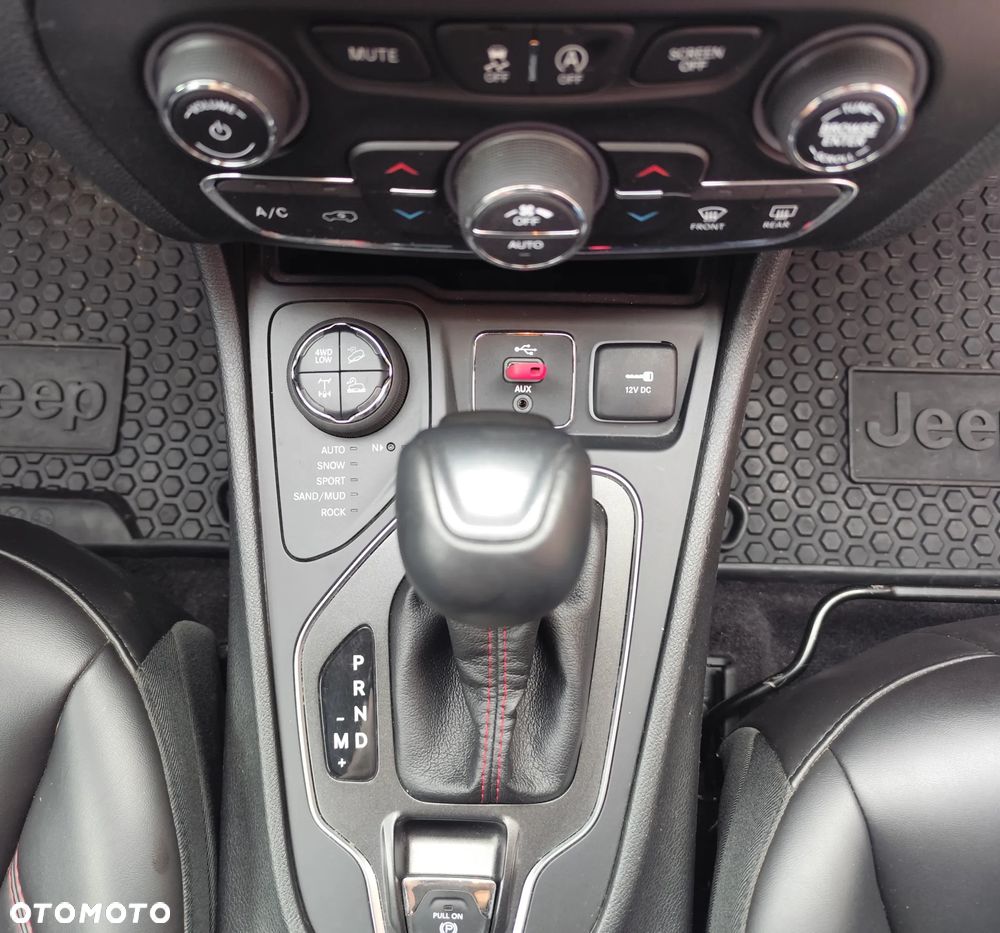 Jeep Cherokee 3.2 V6 Pentastar Active Drive Lock Autom Trailhawk - 12