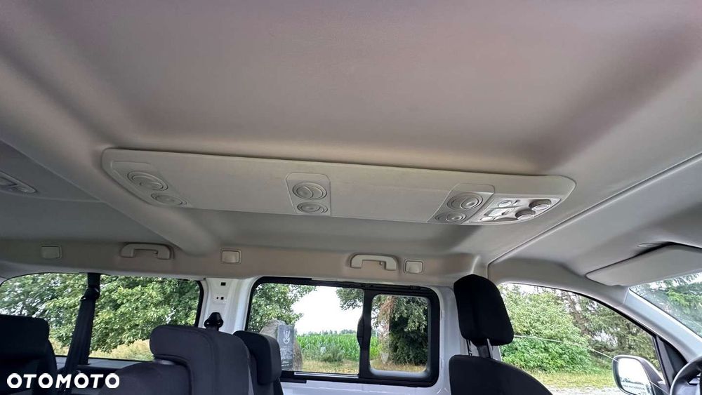 Peugeot Traveller - 13