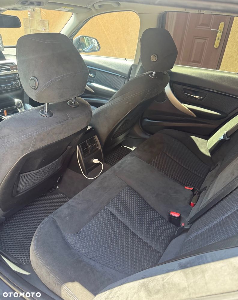 BMW Seria 3 320d Efficient Dynamics - 14
