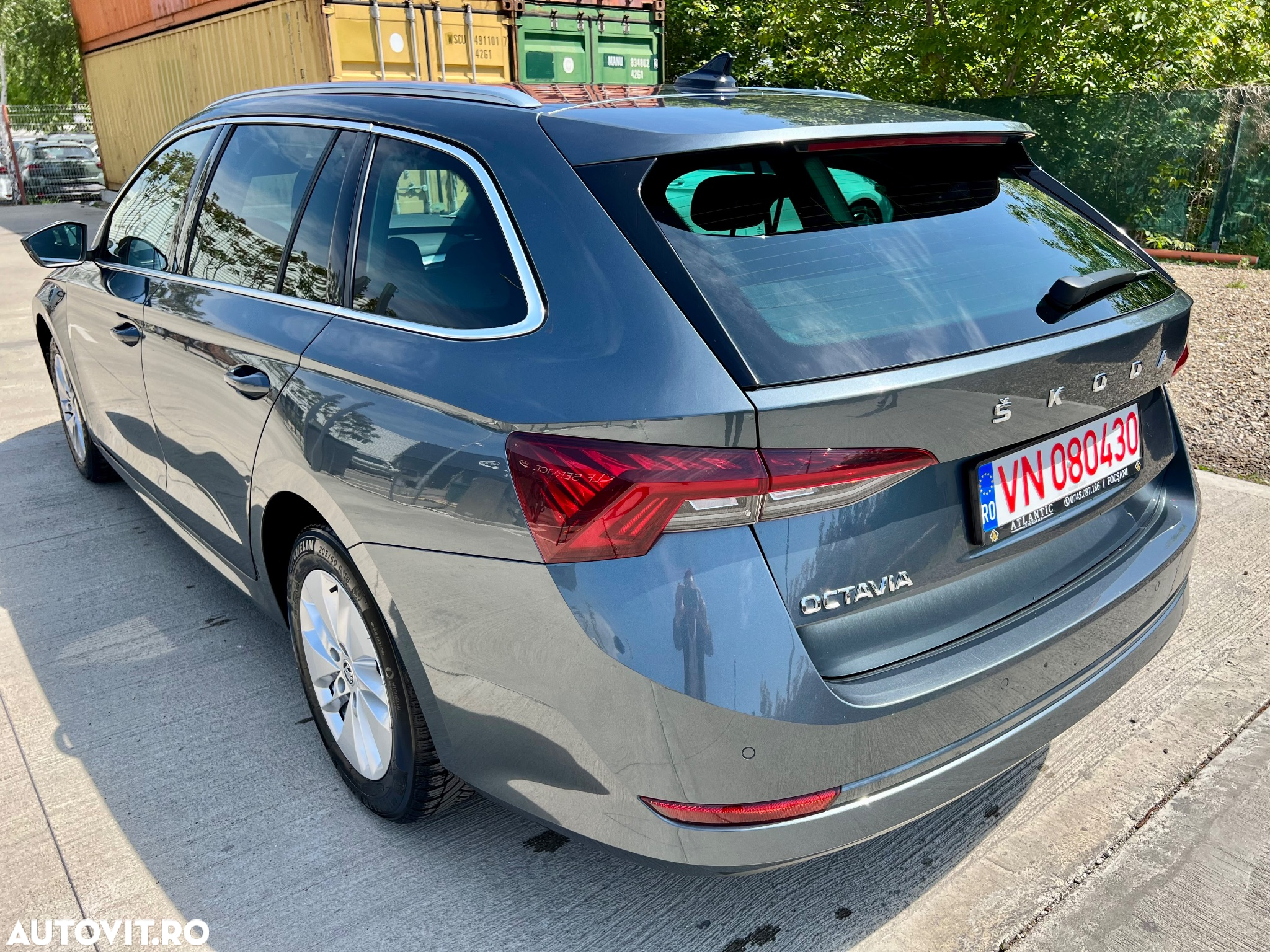 Skoda Octavia Combi 2.0 TDI (Green tec) DSG Ambition - 4