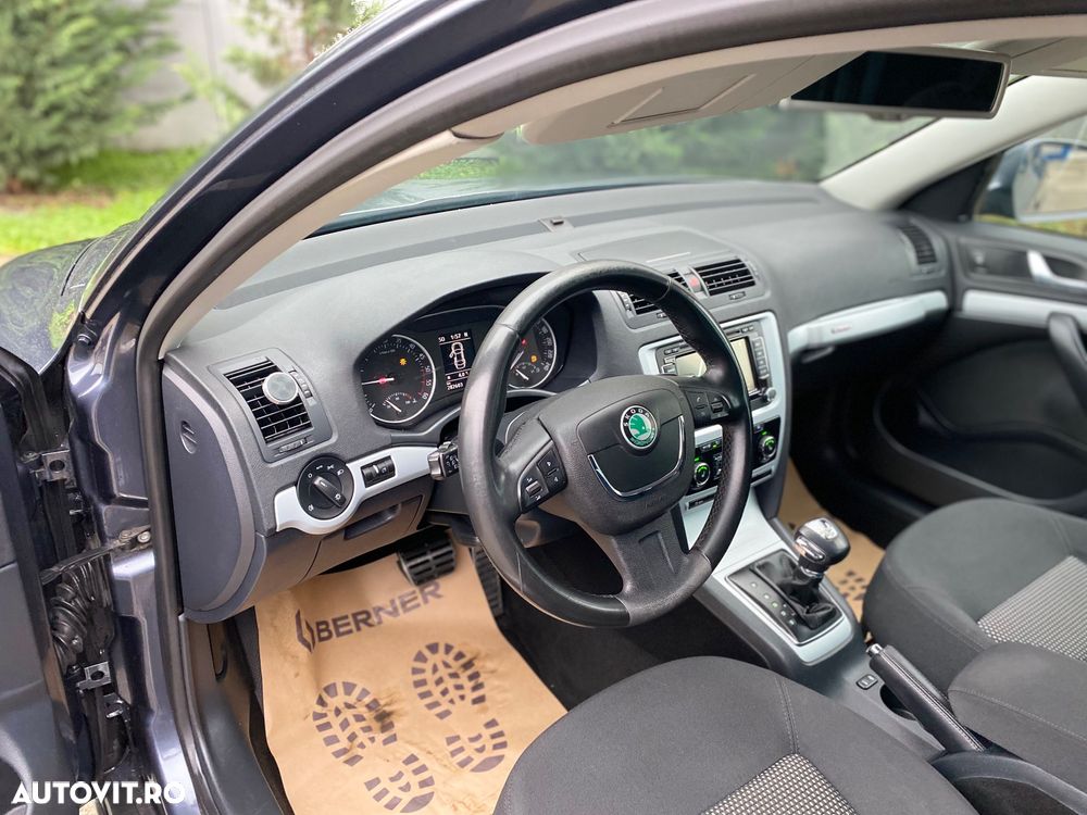 Skoda Octavia Combi 2.0 TDI DPF 4x4 DSG Scout - 31