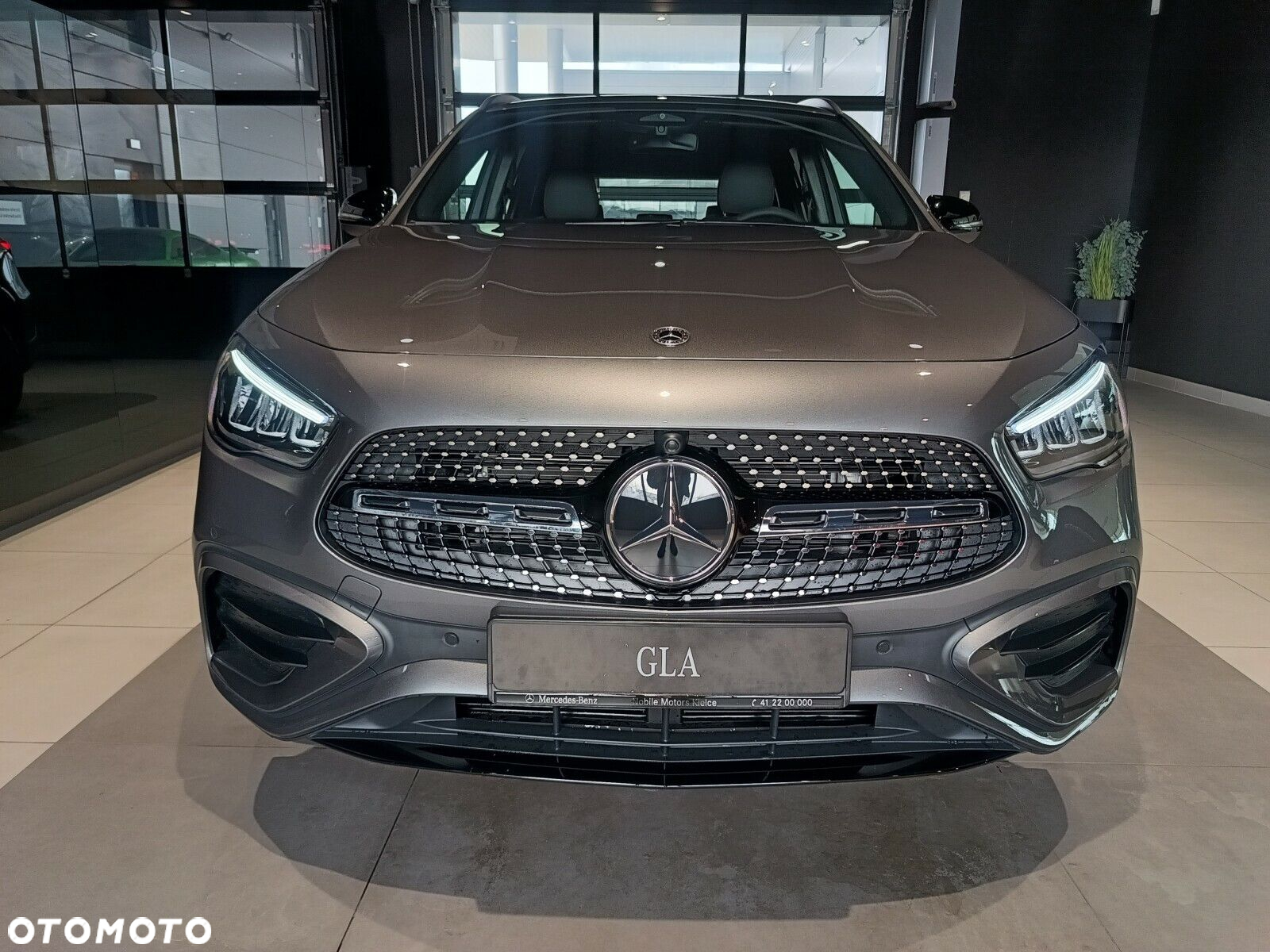 Mercedes-Benz GLA - 2