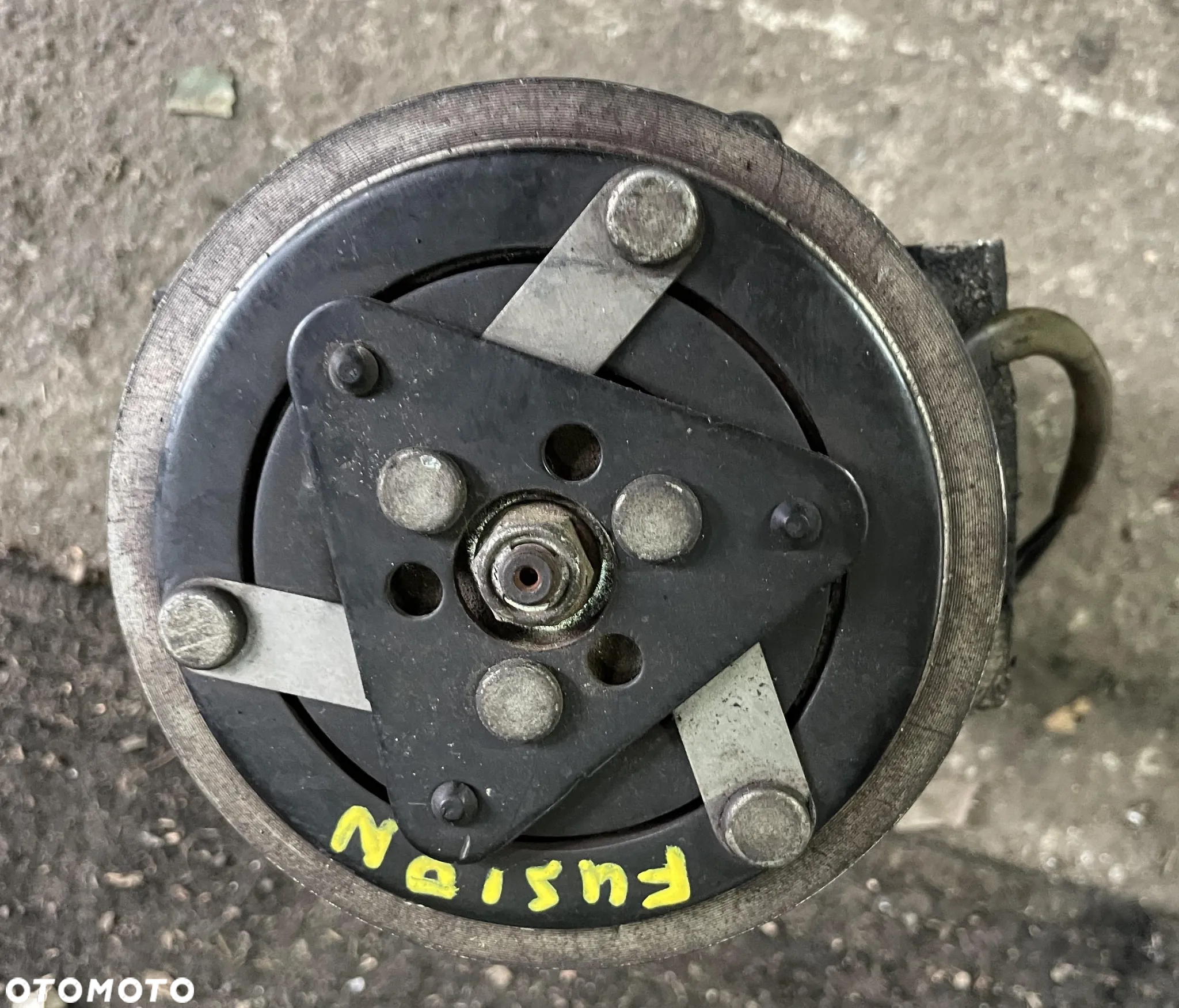 Sprężarka klimatyzacji Ford Fusion 1.6 diesel OE 5S61-19D629-AA - 2