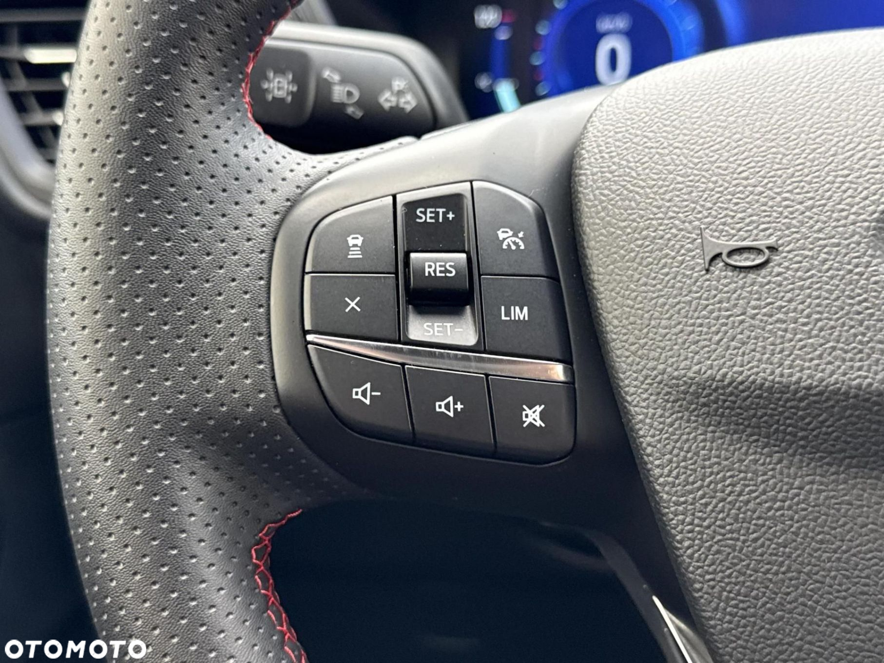 Ford Kuga 1.5 EcoBoost ST-LINE X - 24
