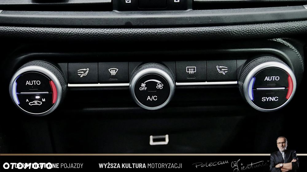 Alfa Romeo Giulia 2.0 Turbo Super - 27