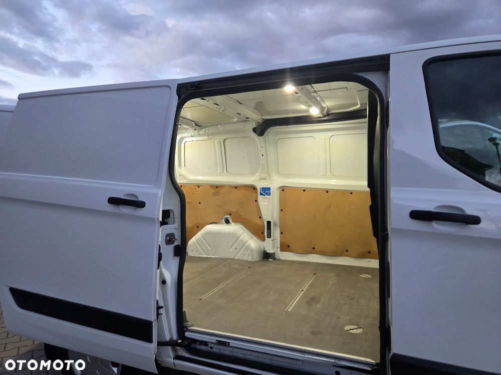 Ford Transit Custom - 13